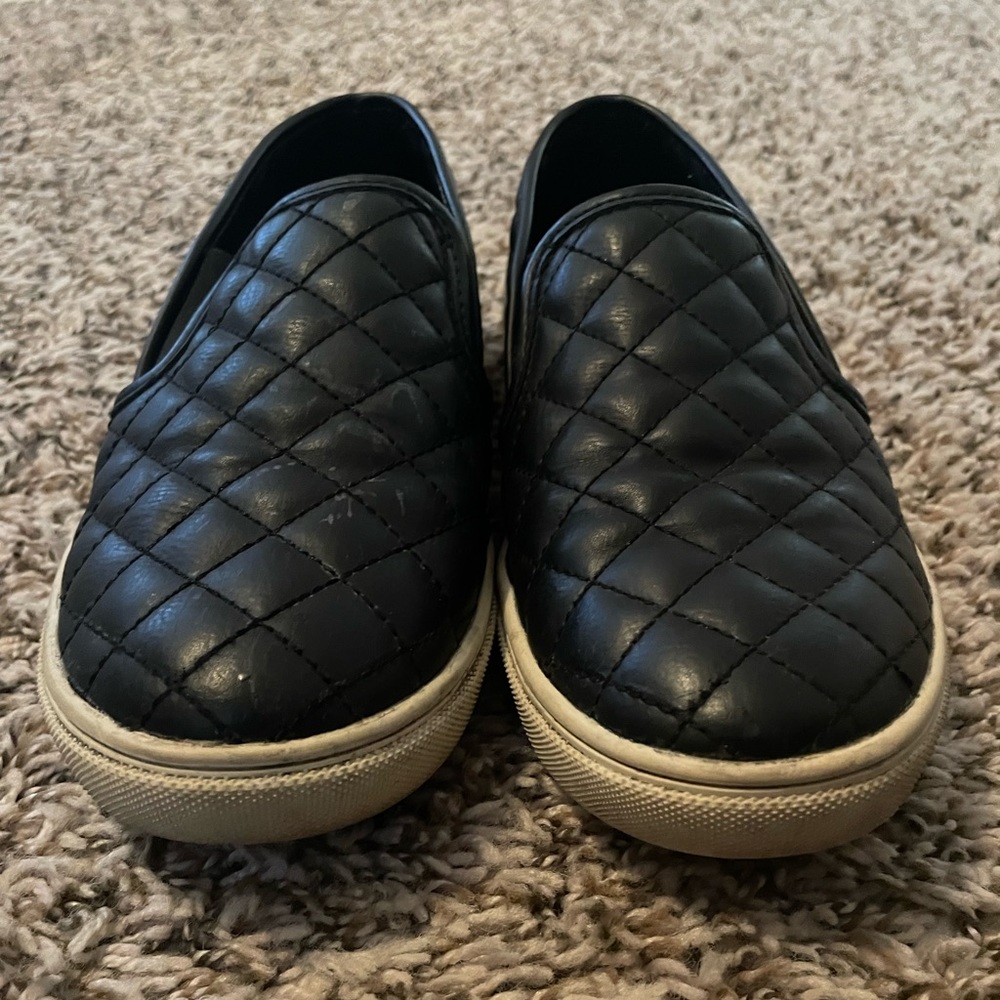 Steve Madden black slip on shoes